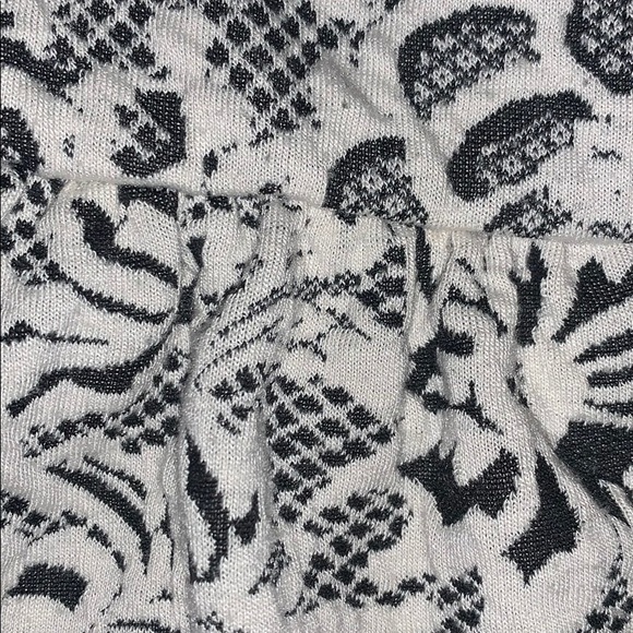 Classy Print Strapless Fitted Top - Picture 5 of 9